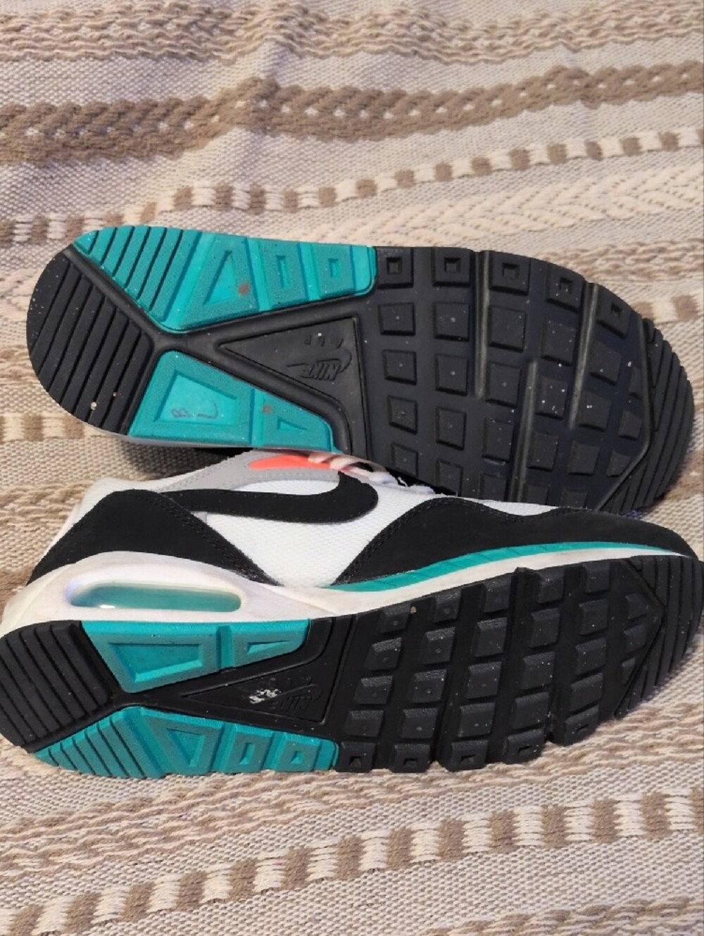 Nike Womens Air Max Correlate Sneakers size 8.5 Athletic Exercise Casual Coral - Picture 6 of 8
